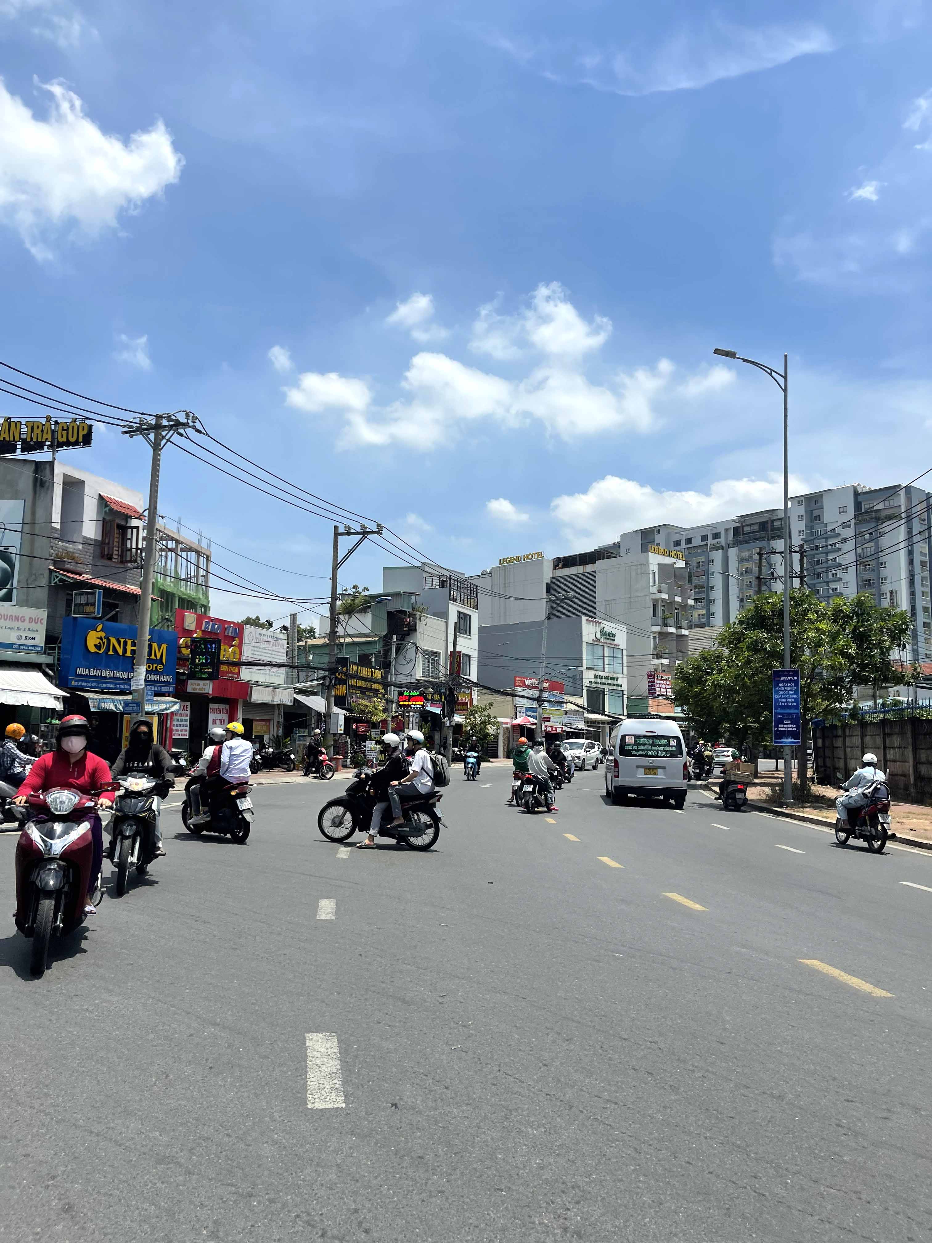 Bán nhà Mặt Tiền Linh Chiểu Thủ Đức  ngay ĐH Ngân Hàng  KD sầm uất  5x10m  chỉ hơn 5 tỷ - Ảnh chính